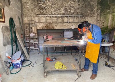 Trabajando en herrería