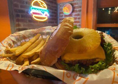 Dobliu Hawaiana con papas